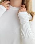 Get on cloud 9 with this long sleeve tee shirt Slightly seer, soft and light To live in 24/7. fit: relaxed. model wearing size s.
