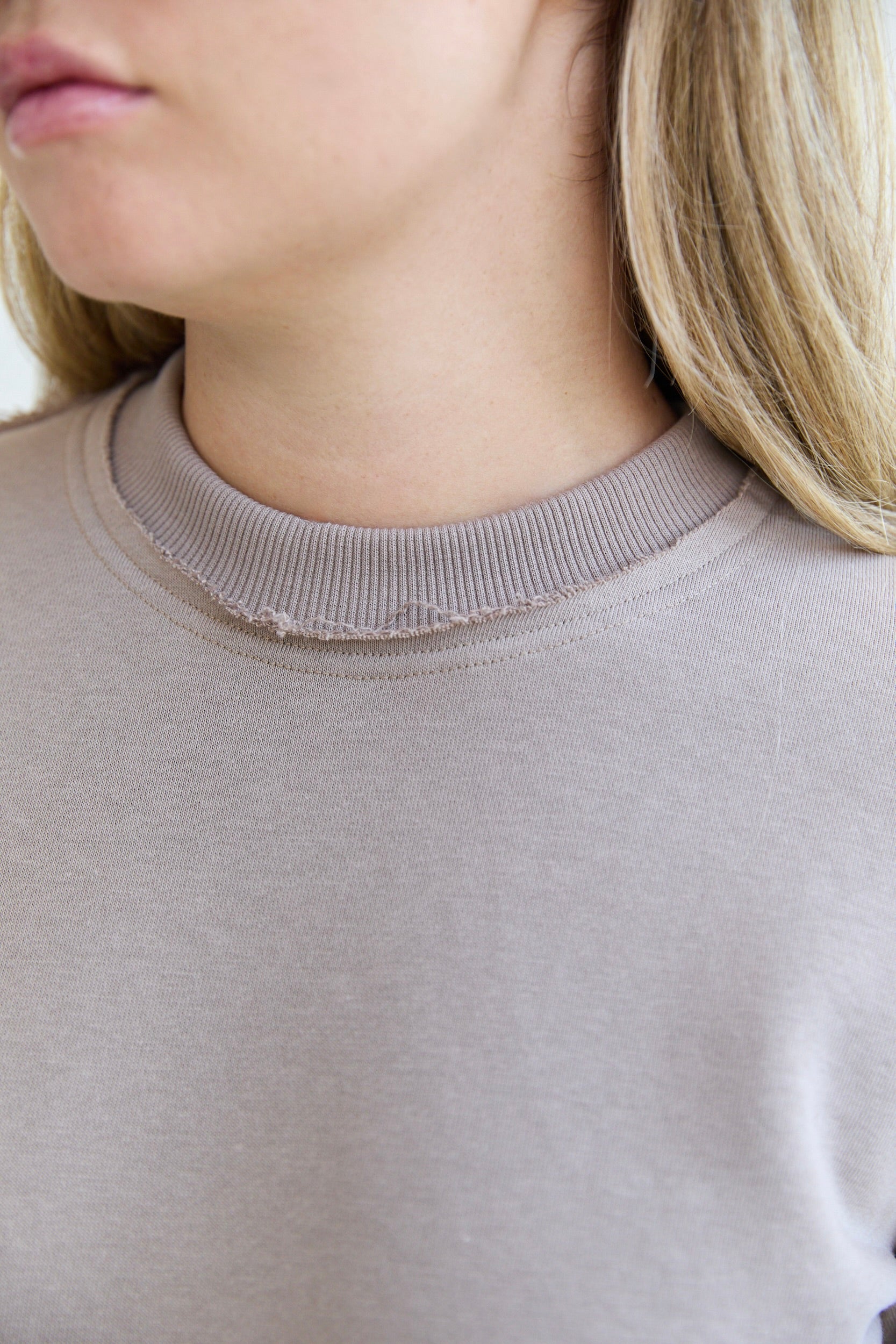 our timeless sweatshirt, simple as that and goes with everything. We added little rips on the neckline and ribbed sleeve cuffs to add dimension. With the DM logo in the lower part.